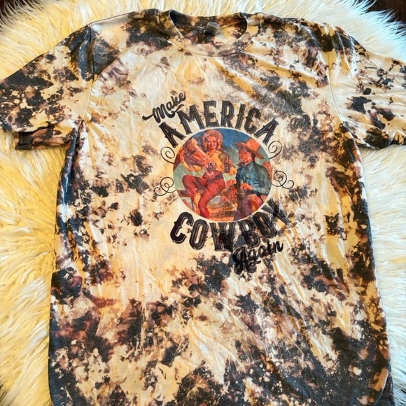 Gildan Tops - 💜 5/$20 - Western bleached tee shirt